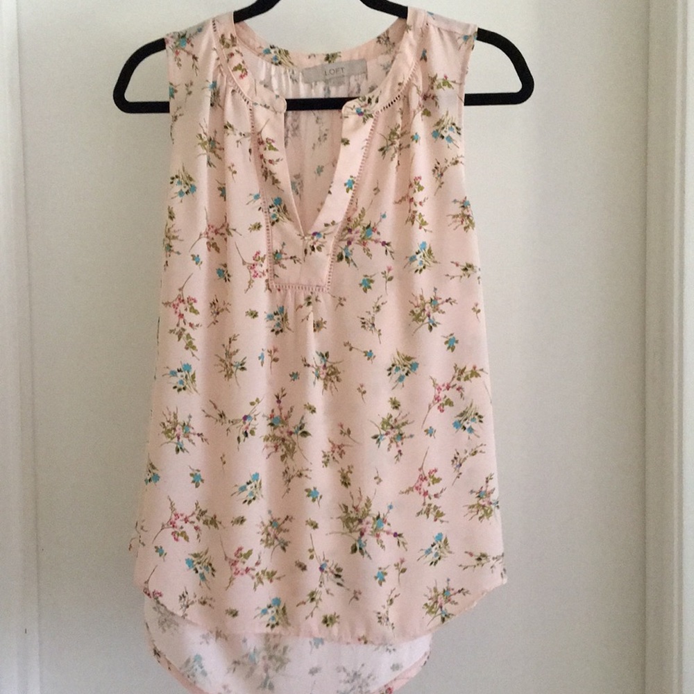 Like new Loft floral sleeveless blouse